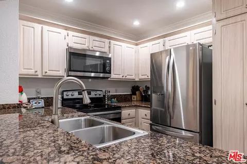 Kitchen - 15000 Downey Ave #263, Paramount, CA 90723 photo 2 of 2