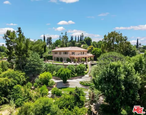 20477 Coulson St, Woodland Hills, CA 91367