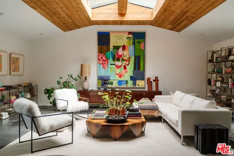 461 W Rustic Rd, Santa Monica, CA 90402