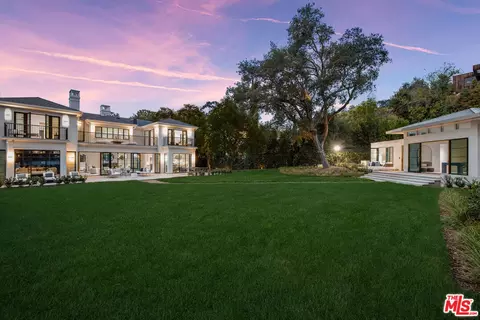 570 N Bundy Dr, Los Angeles, CA 90049