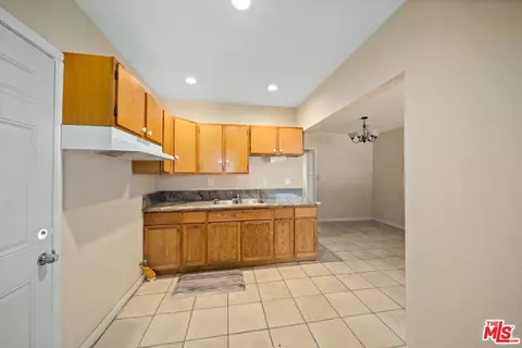 Entry Way - 2532 E 131st St, Compton, CA 90222 photo 5 of 8