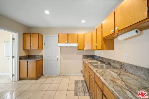 Entry Way - 2532 E 131st St, Compton, CA 90222 photo 6 of 8