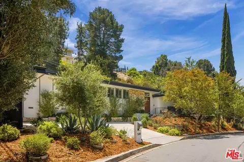 15418 Hamner Dr, Los Angeles, CA 90077
