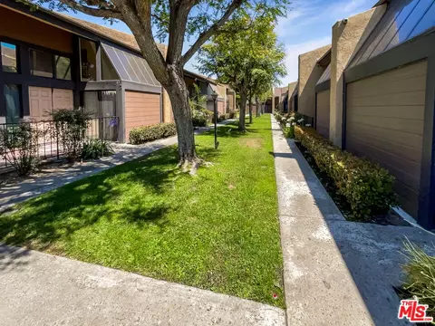 Exterior - 7021 Alondra Blvd #1, Paramount, CA 90723 photo 2 of 3