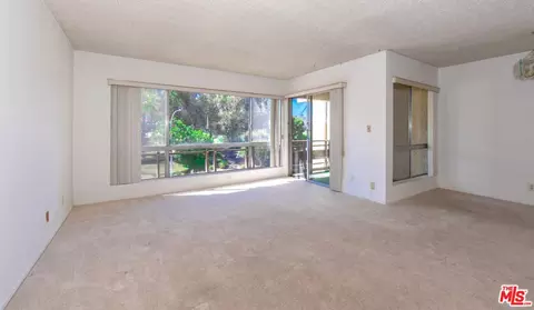6250 Buckingham Pkwy #211, Culver City, CA 90230