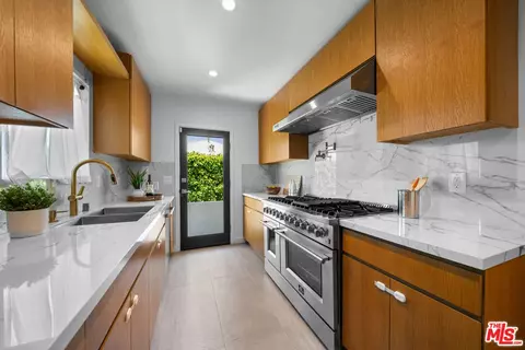 1821 S Dunsmuir Ave, Los Angeles, CA 90019