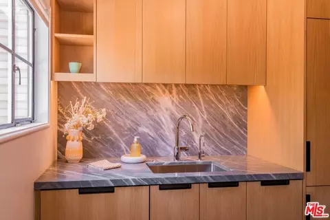 5418 Village Grn, Los Angeles, CA 90016