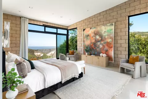 9901 Chumash Trl, Malibu, CA 90265 photo 4