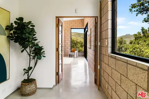 9901 Chumash Trl, Malibu, CA 90265 photo 16