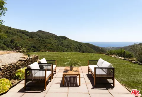9901 Chumash Trl, Malibu, CA 90265 photo 2