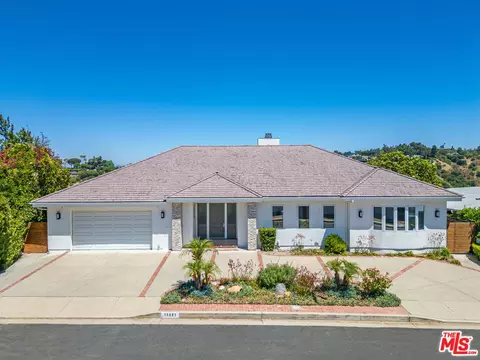 15581 Briarwood Dr, Sherman Oaks, CA 91403
