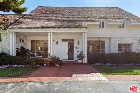 723 N Oakhurst Dr, Beverly Hills, CA 90210