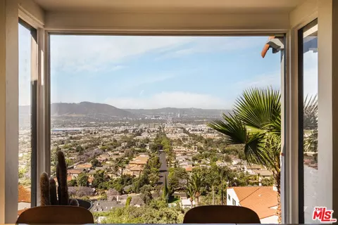 View/Area - 4 Skyline Dr, Burbank, CA 91501 photo 1 of 8