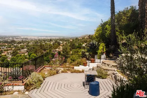 Exterior - 4 Skyline Dr, Burbank, CA 91501 photo 7 of 14