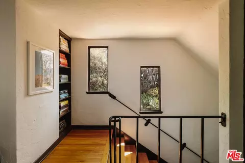 Entry Way - 4 Skyline Dr, Burbank, CA 91501 photo 2 of 2