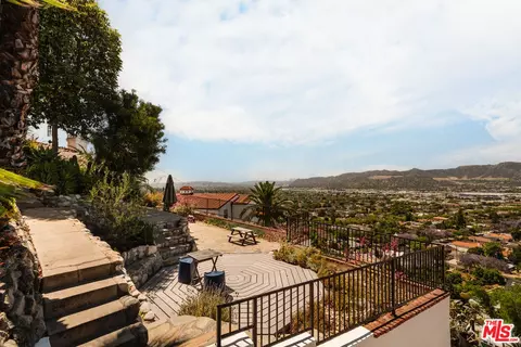 Exterior - 4 Skyline Dr, Burbank, CA 91501 photo 8 of 14
