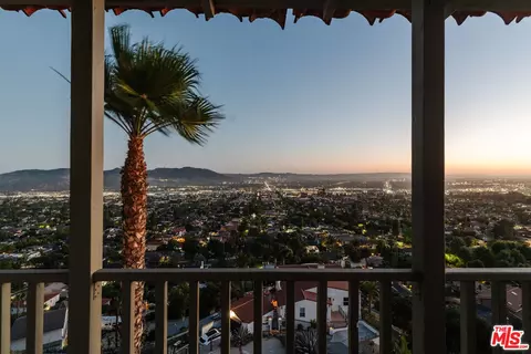 View/Area - 4 Skyline Dr, Burbank, CA 91501 photo 4 of 8