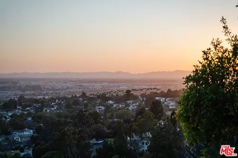 View/Area - 4 Skyline Dr, Burbank, CA 91501 photo 5 of 8