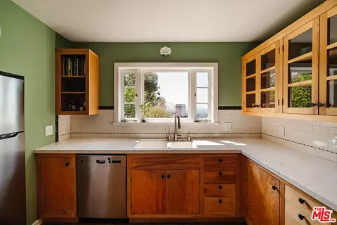 Kitchen - 4 Skyline Dr, Burbank, CA 91501 photo 4 of 4