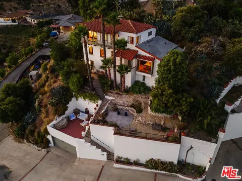 Exterior - 4 Skyline Dr, Burbank, CA 91501 photo 13 of 14