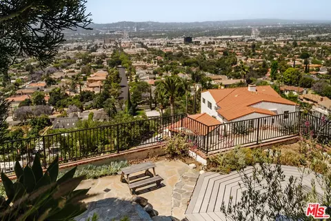 Exterior - 4 Skyline Dr, Burbank, CA 91501 photo 6 of 14