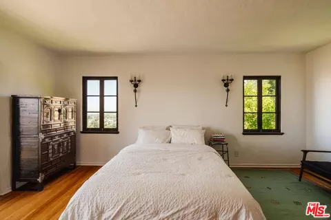 Bedroom - 4 Skyline Dr, Burbank, CA 91501 photo 2 of 4