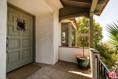 Exterior - 4 Skyline Dr, Burbank, CA 91501 photo 2 of 14