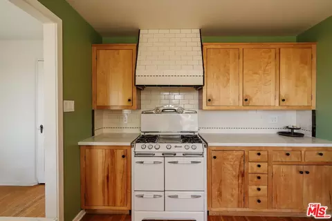 Kitchen - 4 Skyline Dr, Burbank, CA 91501 photo 3 of 4