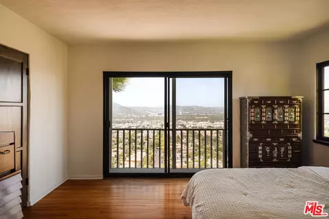 Bedroom - 4 Skyline Dr, Burbank, CA 91501 photo 3 of 4