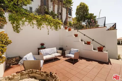 Exterior - 4 Skyline Dr, Burbank, CA 91501 photo 11 of 14