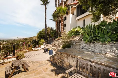Exterior - 4 Skyline Dr, Burbank, CA 91501 photo 9 of 14