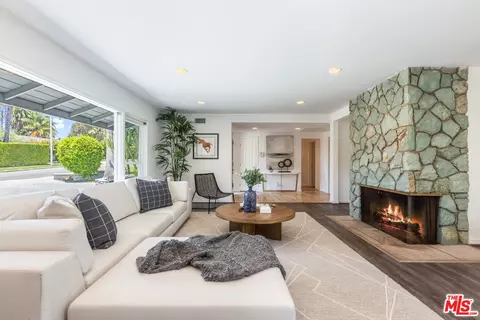 5822 Wooster Ave, Los Angeles, CA 90056