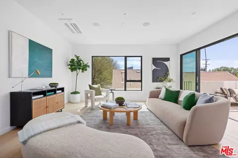 1420 N Mohawk St, Los Angeles, CA 90026