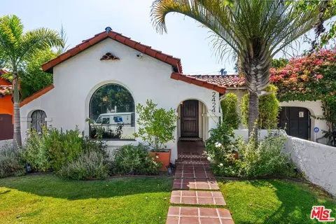 2424 S Holt Ave, Los Angeles, CA 90034