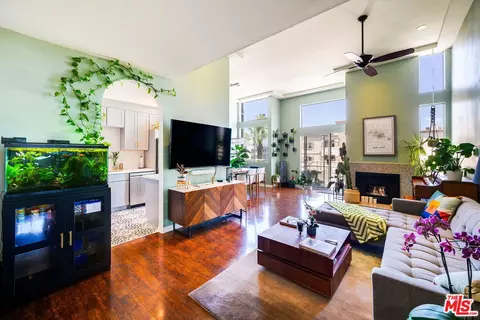 5050 Maplewood Ave #303, Los Angeles, CA 90004