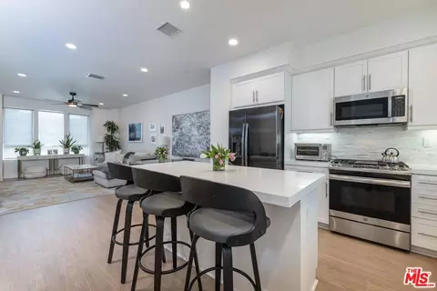 10834 W Riverton Ct, Toluca Lake, CA 91602