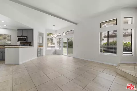 10 Blackbird Ln, Phillips Ranch, CA 91766 photo 3