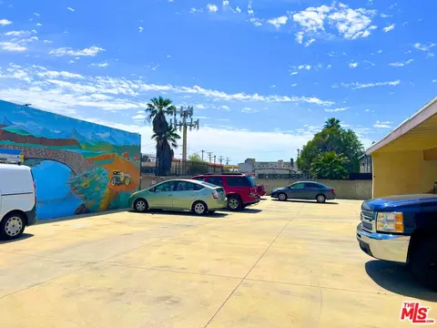 6444 Mammoth Ave, Van Nuys, CA 91401 photo 2