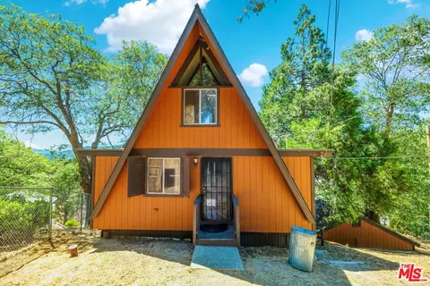 29198 Lake Brook Ave, Cedar Glen, CA 92321 photo 2