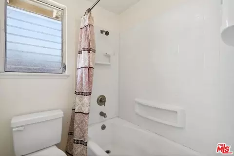 Bath - 1708 Euclid Ave, Camarillo, CA 93010 photo 3 of 3