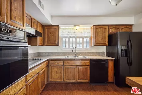 Kitchen - 1708 Euclid Ave, Camarillo, CA 93010 photo 2 of 3