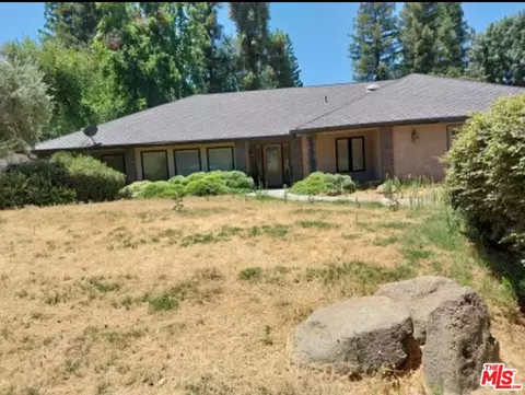 39925 Kings River Dr, Kingsburg, CA 93631