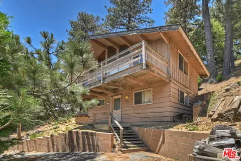 23732 Zurich Dr, Crestline, CA 92325