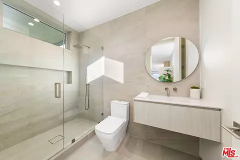 12252 Dorothy St, Los Angeles, CA 90049
