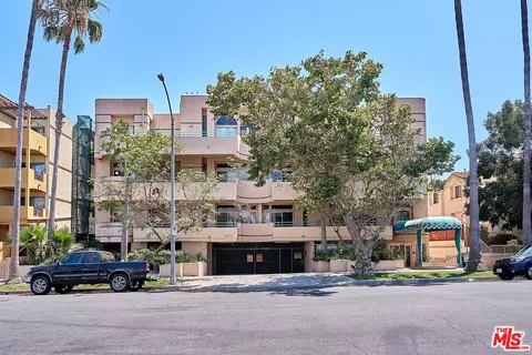 4830 Elmwood Ave #201, Los Angeles, CA 90004