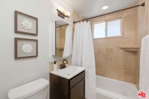 Bath - 14051 Frame Rd, Poway, CA 92064 photo 2 of 2