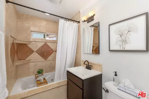 Bath - 14051 Frame Rd, Poway, CA 92064 photo 1 of 2