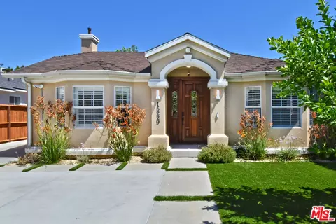 15229 Camarillo St, Sherman Oaks, CA 91403