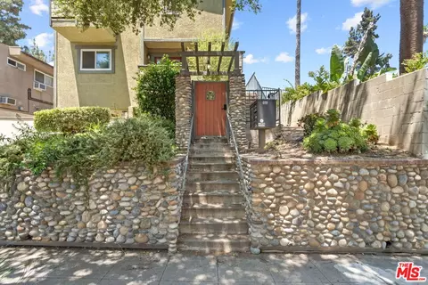 409 Adena St #1, Pasadena, CA 91104