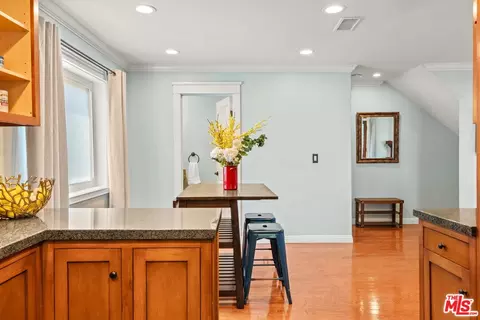Entry Way - 409 Adena St #1, Pasadena, CA 91104 photo 1 of 3